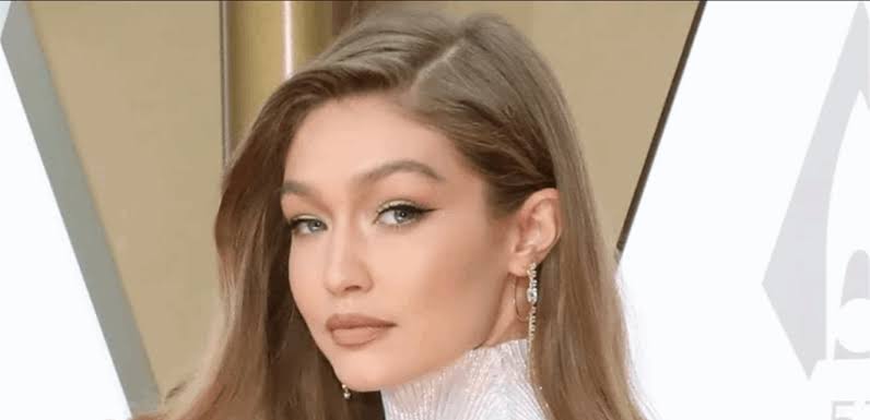 جيجي حديد تتباهى بهدية برادلي كوبر