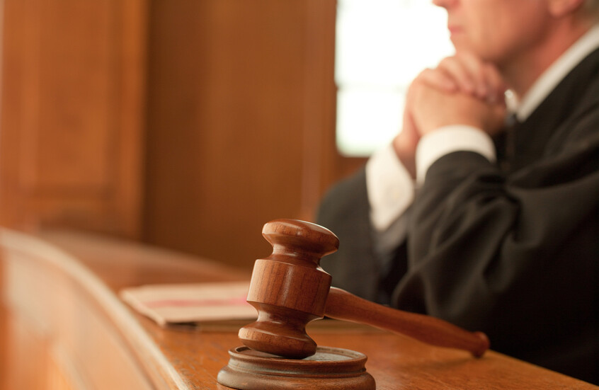 ألمانيا.. محامون يجلسون في مقاعد المتهمين خلال محاكمة ناشطين مؤيدين لفلسطين