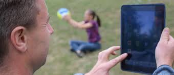 إحصائيات مرعبة عن انشغال الآباء بالأجهزة