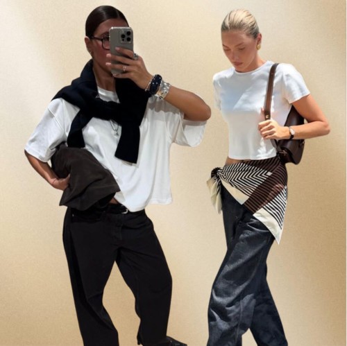 التيشيرت الأبيض بلمسات عصرية