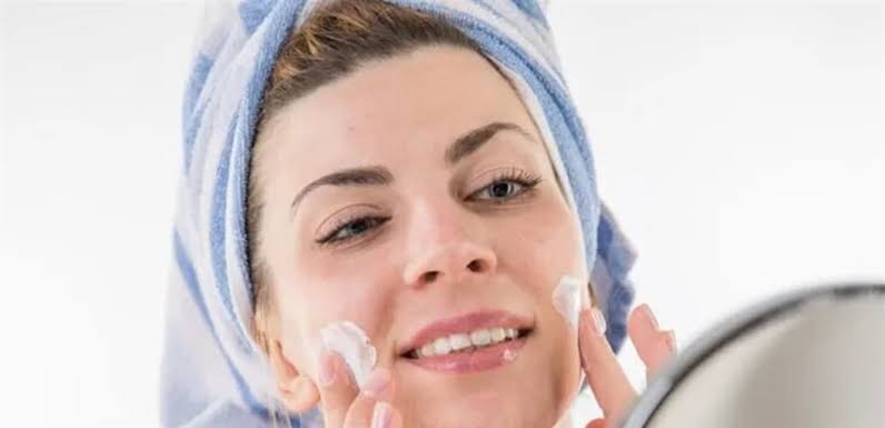 التجميل والهرمونات تحت المجهر