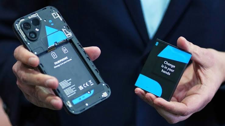 أوروبا تفرض بطاريات قابلة للاستبدال بحلول 2027