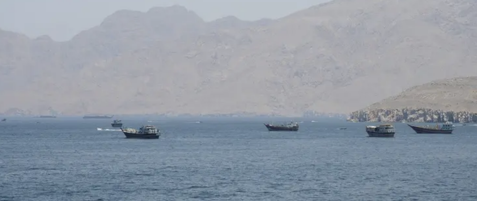 الجيش الأميركي يطلق النار على ناقلة إيرانية حاولت كسر الحصار