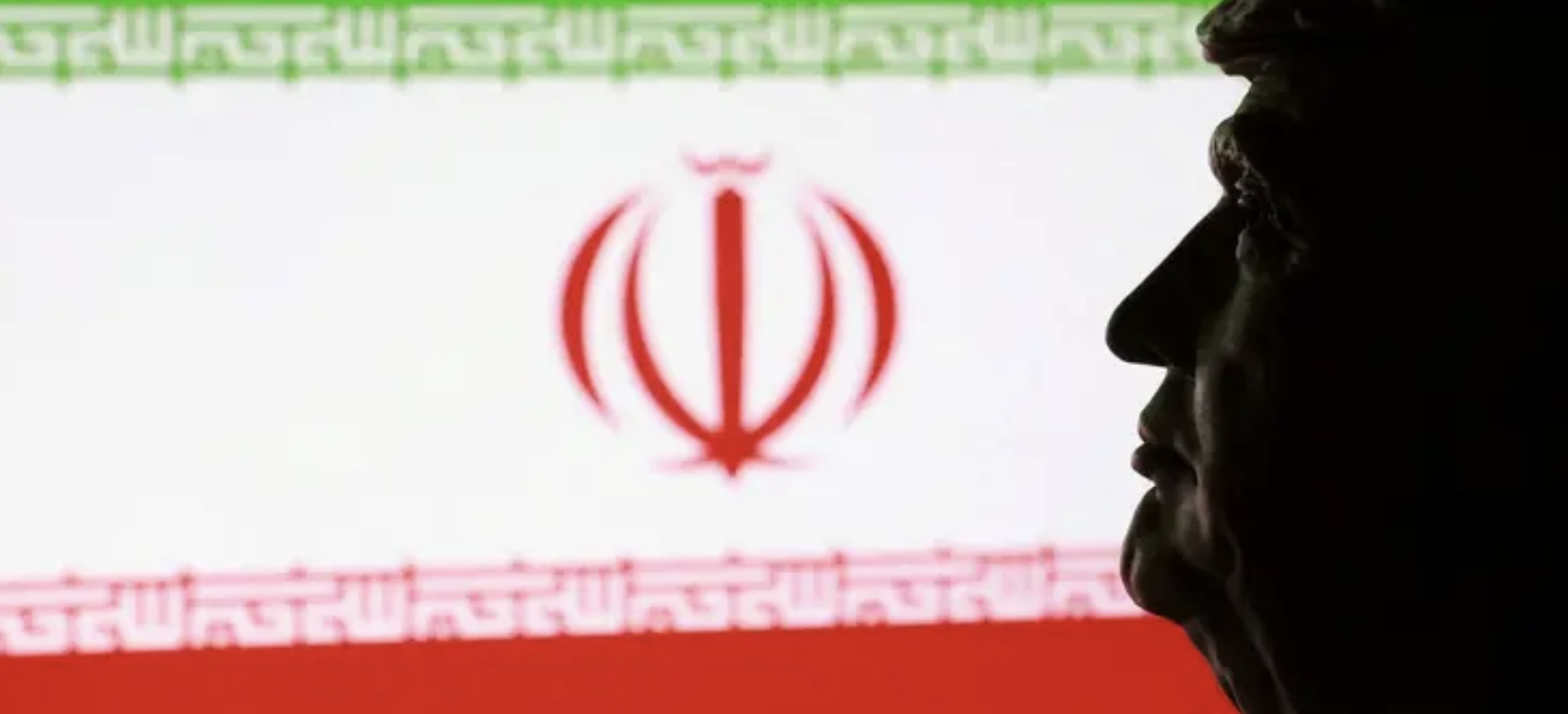 ترامب يكشف التواصل مباشرة مع طهران.. وينشر صوراً برسائل تهديد