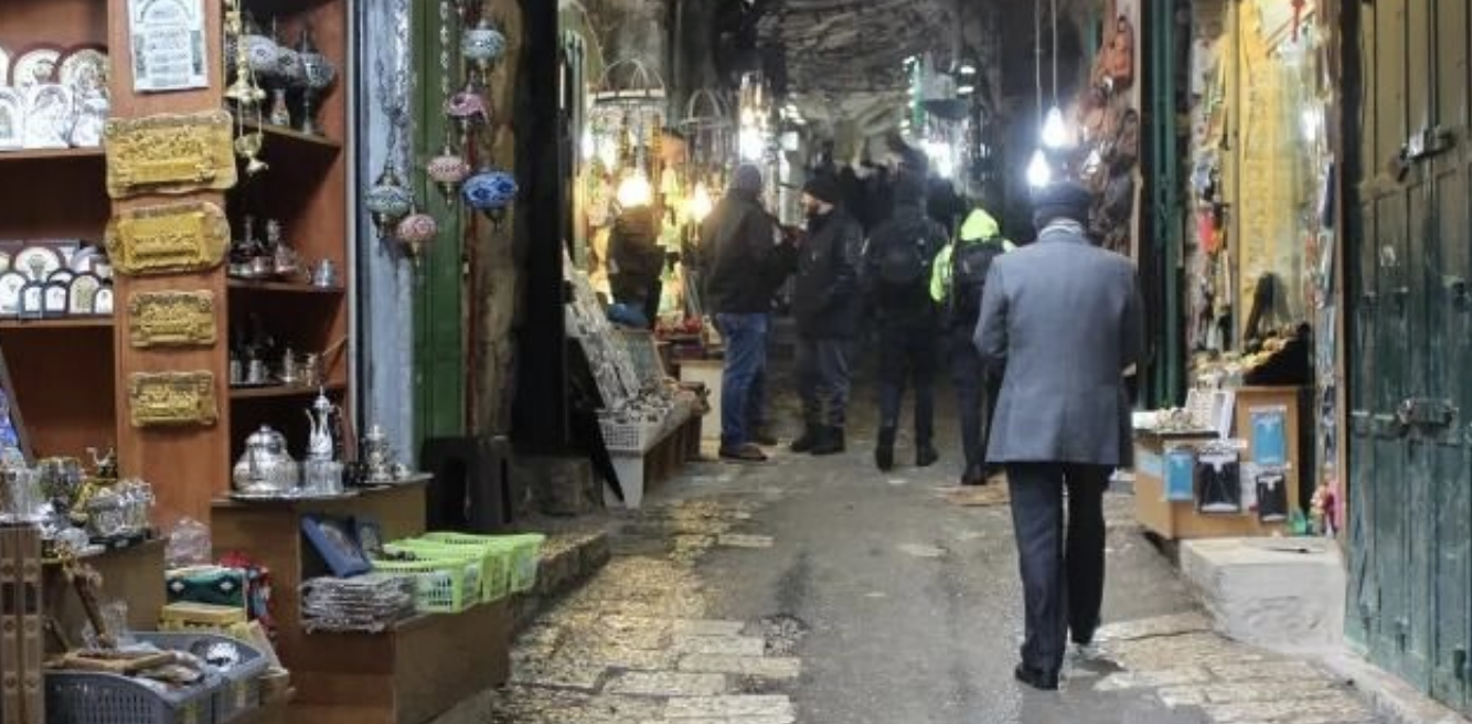 محافظة القدس تُحذّر من مخطط إسرائيلي للاستيلاء على عقارات في باب السلسلة