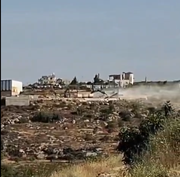 الاحتلال يهدم مصنعا في خربثا بني حارث غرب رام الله