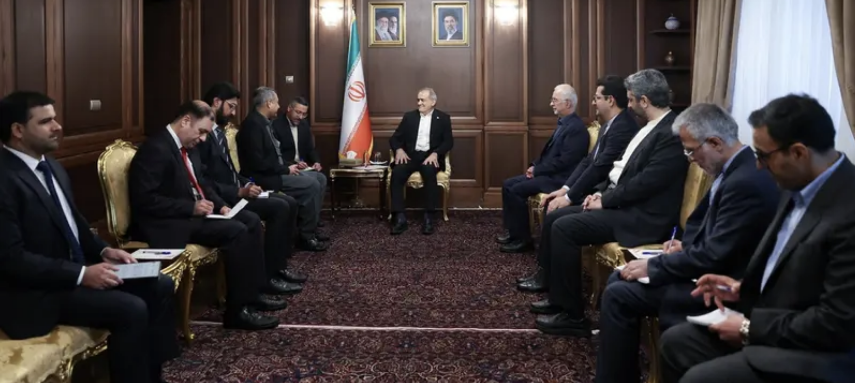 قائد الجيش الباكستاني يزور طهران.. وتفاؤل بحدوث انفراجة