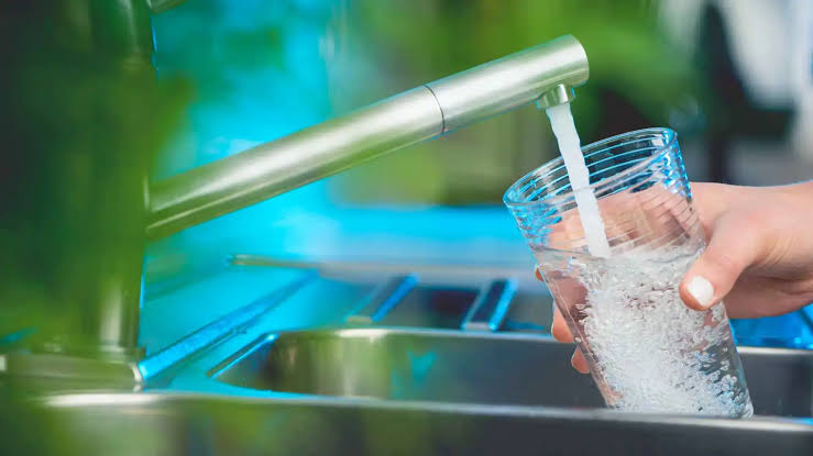إيطالية تخسر معركة ماء الصنبور بعد 7 سنوات