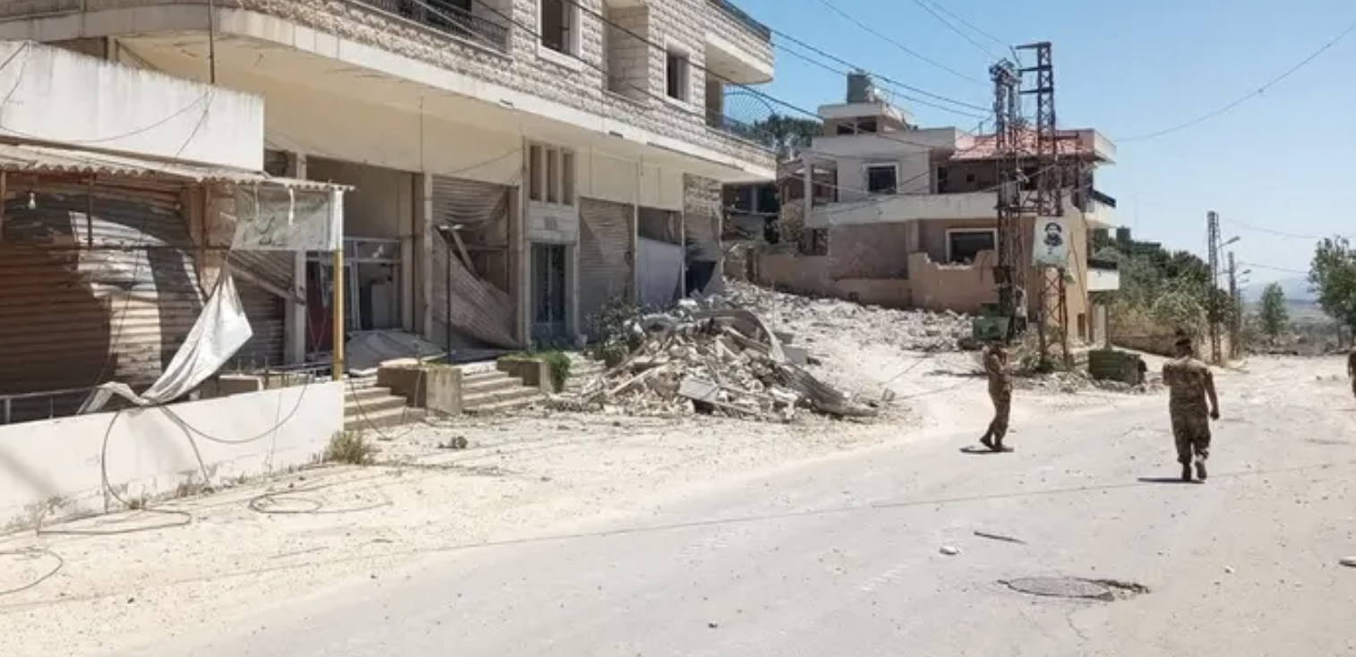 إسرائيل تنسحب من بلدة دبين.. والجيش اللبناني يدخلها
