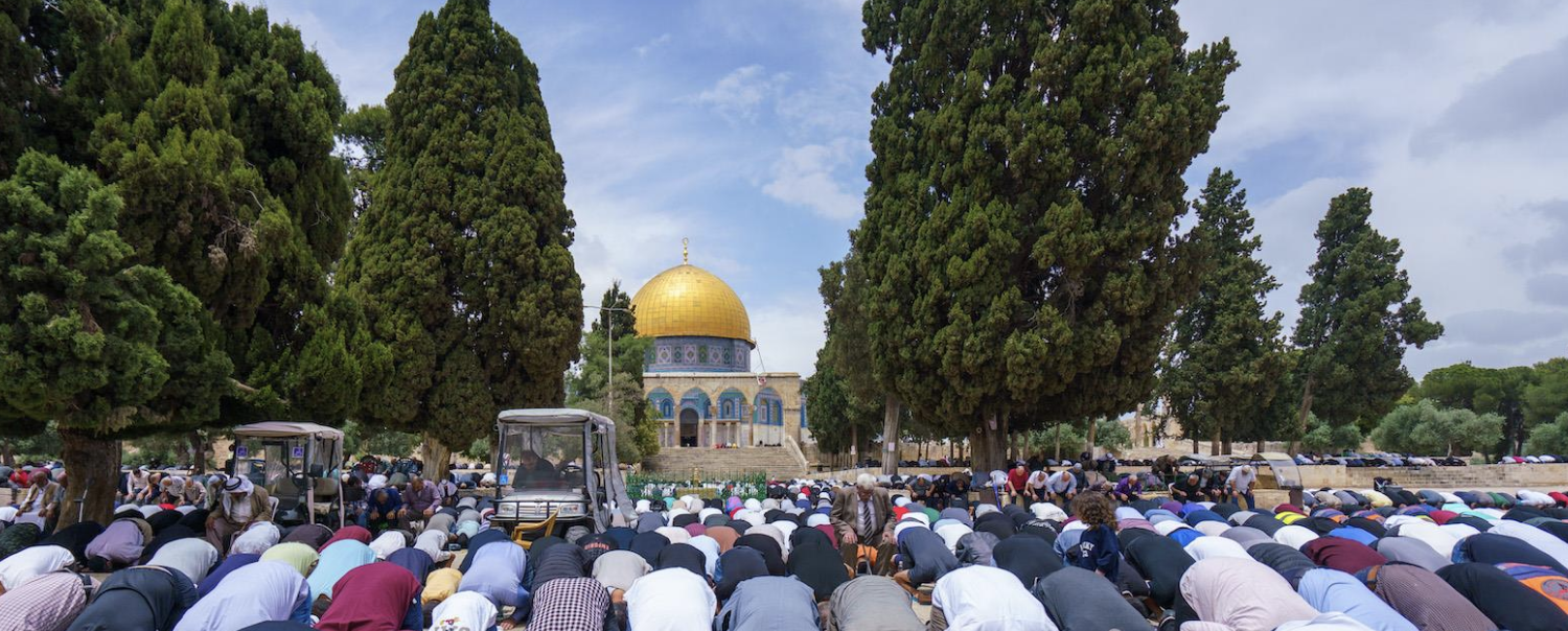 65 ألفا يؤدون الجمعة في المسجد الأقصى