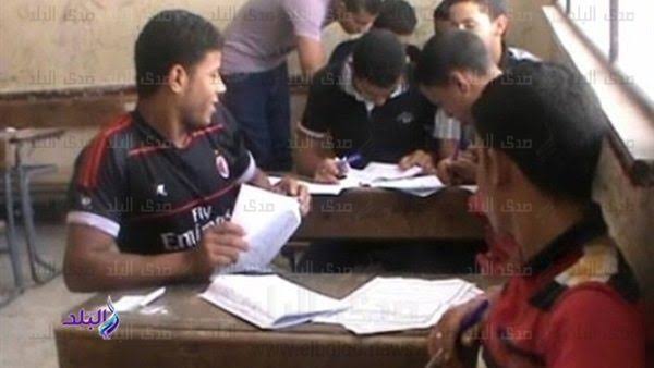 الغش الإلكتروني يجتاح امتحانات الثانوية في مصر
