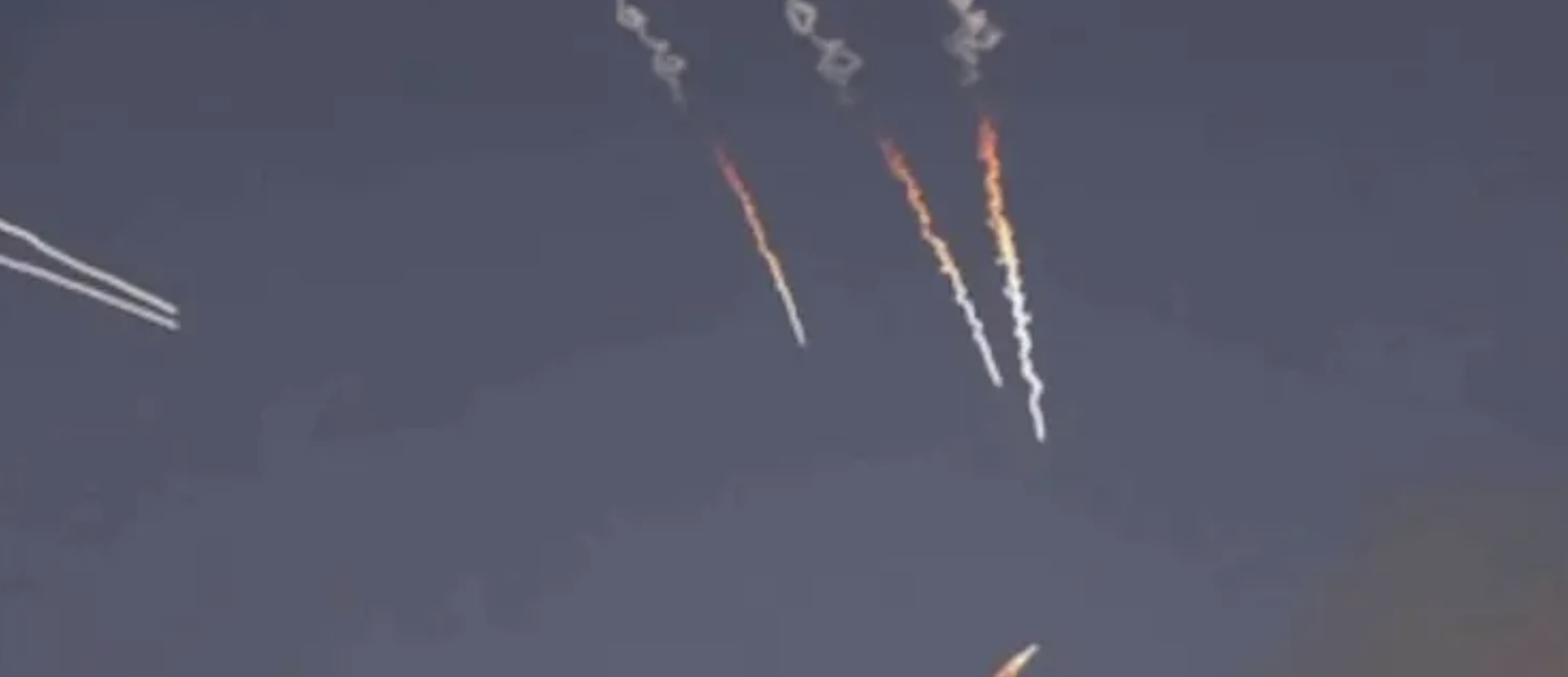 الجيش الأميركي يعلن إسقاط مسيّرات إيرانية استهدفت سفنا في هرمز