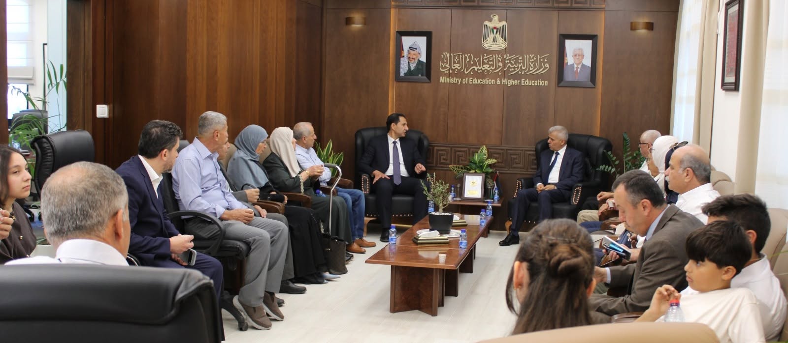 التربية" تكرم الطلبة الفائزين بمسابقة الأستاذ جلال الخطيب (المنهل في البيولوجيا)