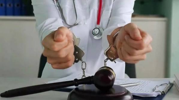 توقيف طبيبة بولندية بعد العثور على رفات 32 جنيناً