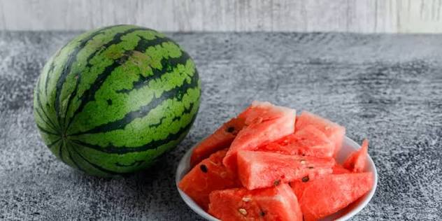 البطيخ الأحمر.. ترطيب طبيعي في الصيف