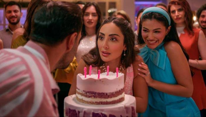 نتفلكس تعيد الرومانسية العربية بفيلم &ldquo;أحبك من زمان&rdquo;