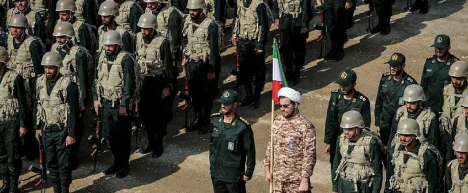 الحرس الثوري الإيراني يعلن استهداف مواقع أميركية ردا على ضربات واشنطن