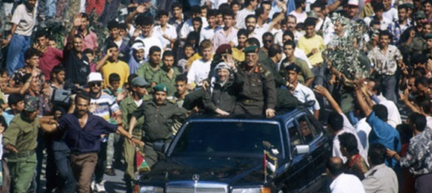 32 عاما على عودة أبو عمار إلى أرض الوطن