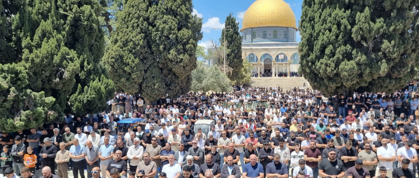 65 ألفا يؤدون صلاة الجمعة في المسجد الأقصى