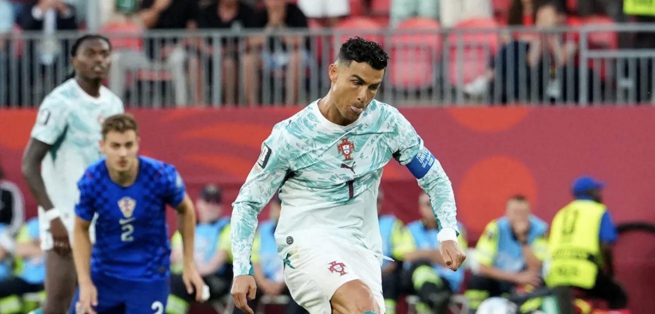 "بسم الله".. رونالدو يشعل مواقع التواصل الاجتماعي قبل هدفه التاريخي