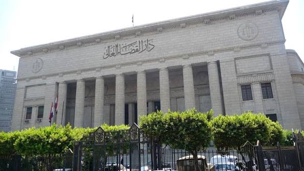 مصري يدس السم لزوجته الثانية.. هل خوفه من الأولى يبرر الجريمة؟