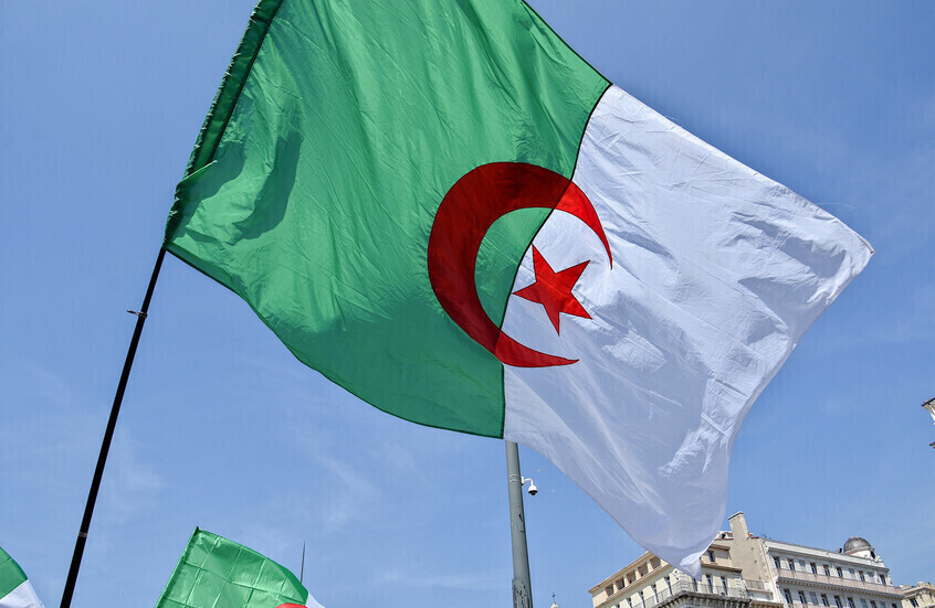 الجزائر.. النيابة تطلب 12 سنة سجنا نافذا لوزير أسبق ومجموعة من رجال الأعمال