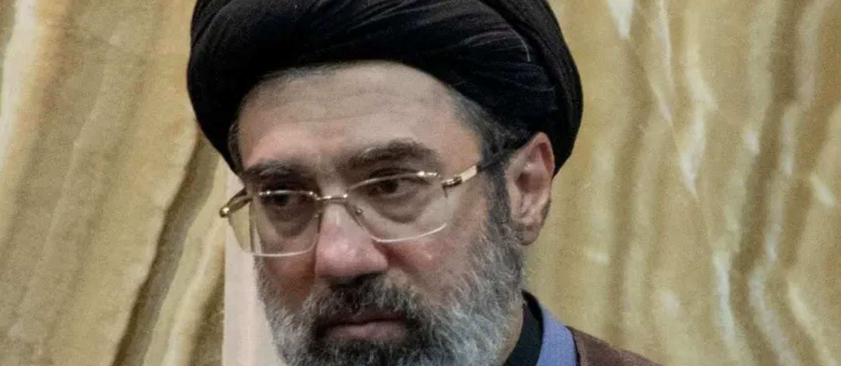 مجتبى خامنئي في رسالة مكتوبة بعد تشييع والده: سننتقم له