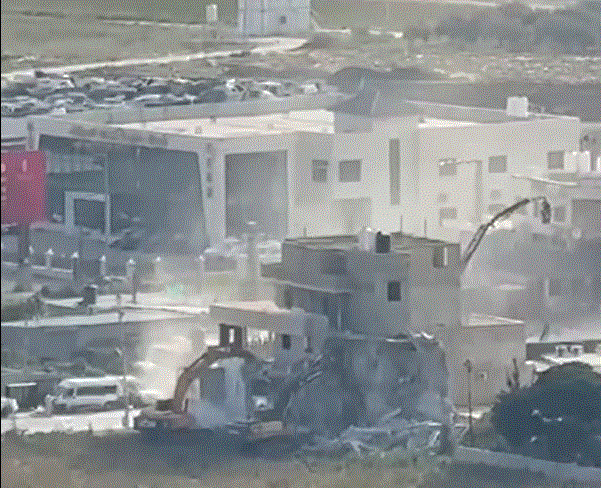 الاحتلال يهدم منزلًا مكوّنًا من ثلاثة طوابق في محطة عرابة وسط انتشار عسكري واسع