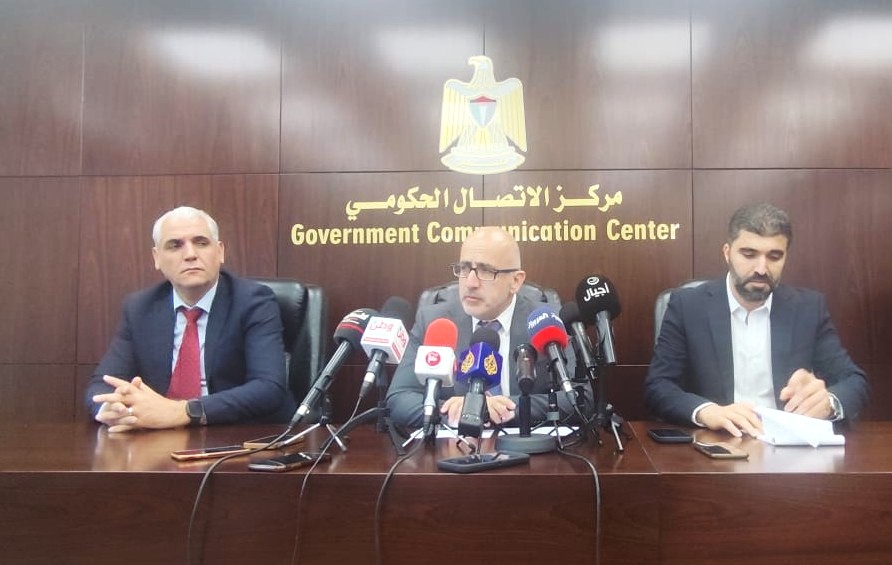 وزير المالية:  هناك عمليات تهريب للمحروقات في السوق الفلسطينية ونعمل على تقييمها ومعالجتها