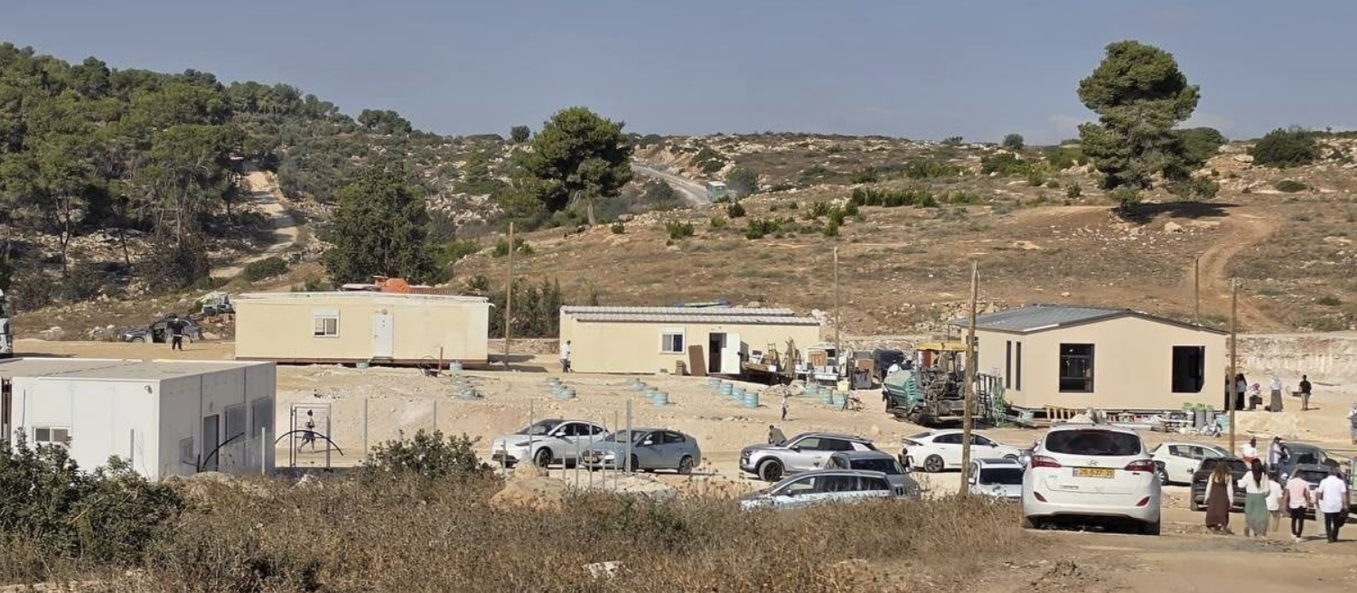 مستعمرون يعيدون إنشاء مستعمرة "غانيم" شرق جنين بعد 21 عاماً من إخلائها