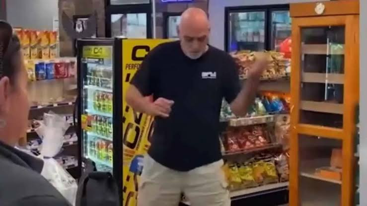 &ldquo;الرقص مقابل الخصم&rdquo;.. عرض محطة وقود يشعل مواقع التواصل