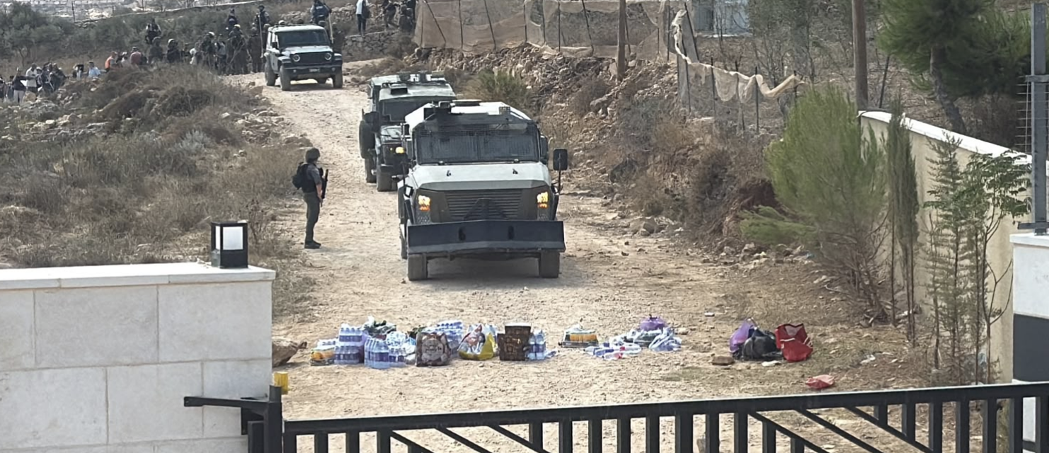 الاحتلال يمنع متضامين من الوصول إلى المنازل المحاصرة في قصرة