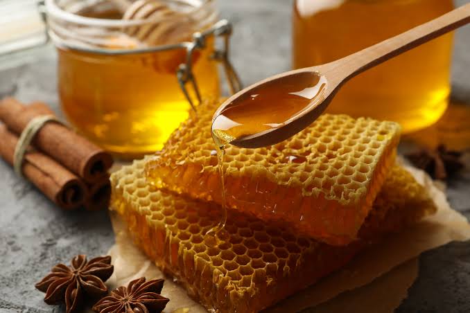 خبير يحذّر.. العسل قد يكون قاتلًا في هذه الحالات