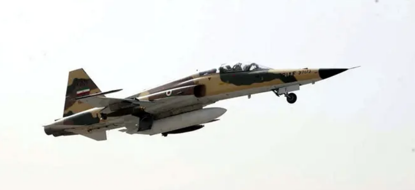 مسؤول إيراني يحث قطر على نقل طيارين محتجزين لمستشفى على البر