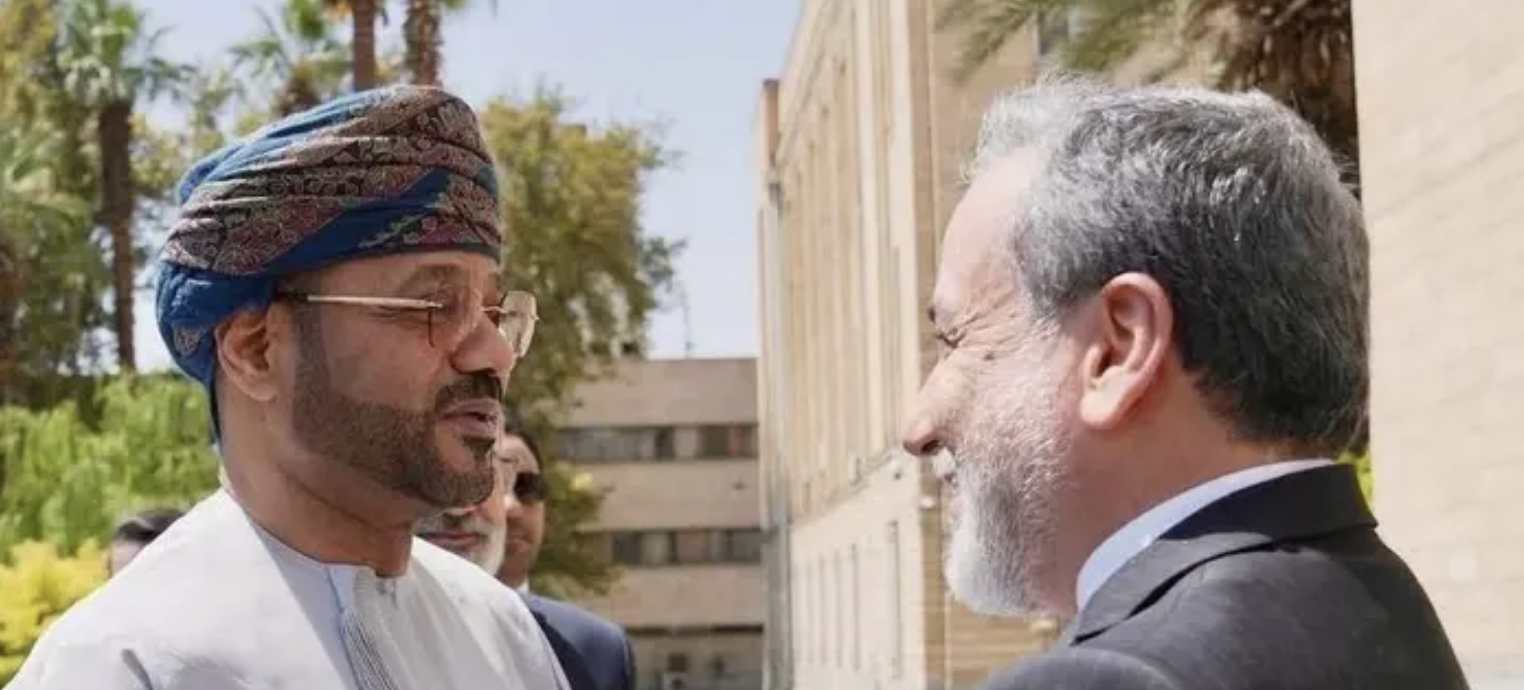 عُمان وإيران ناقشتا "إنشاء ممر ملاحي مؤقت مشترك" في مضيق هرمز