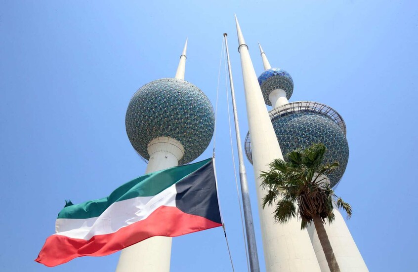 الكويت.. حريق في مجمع سكني استهدفته مسيرة إيرانية
