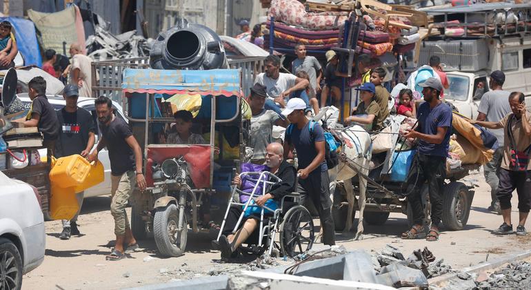 مصابون بقصف للاحتلال في مخيم الشاطئ غرب غزة