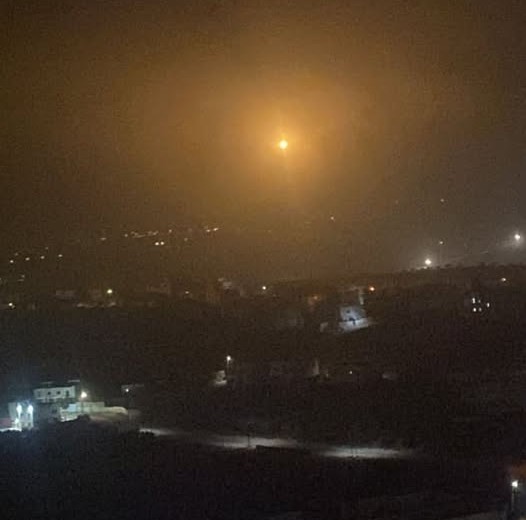 الاحتلال يحاصر منزلا في عقربا ويطلق النار وقذيفة &laquo;إنيرجا&raquo; باتجاهه