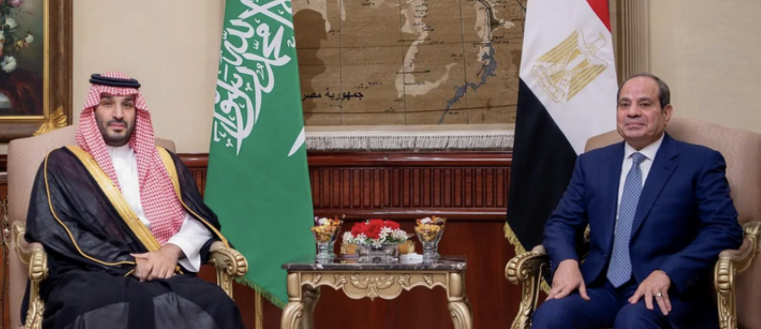 ولي العهد السعودي يصل إلى مصر والرئيس السيسي في مقدمة مستقبليه