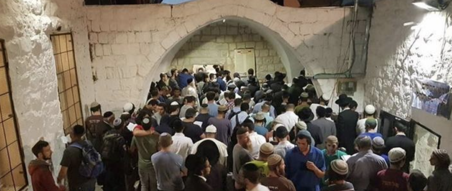 مئات المستعمرين يقتحمون "مقام يوسف" والاحتلال يحول منازل شرق نابلس إلى ثكنات