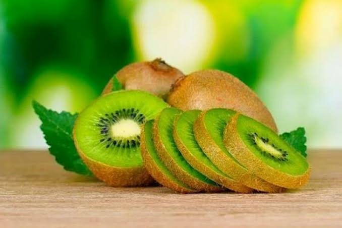 فاكهة بسيطة بفوائد كبيرة.. الكيوي قد يعزز النوم ويحمي صحة القلب