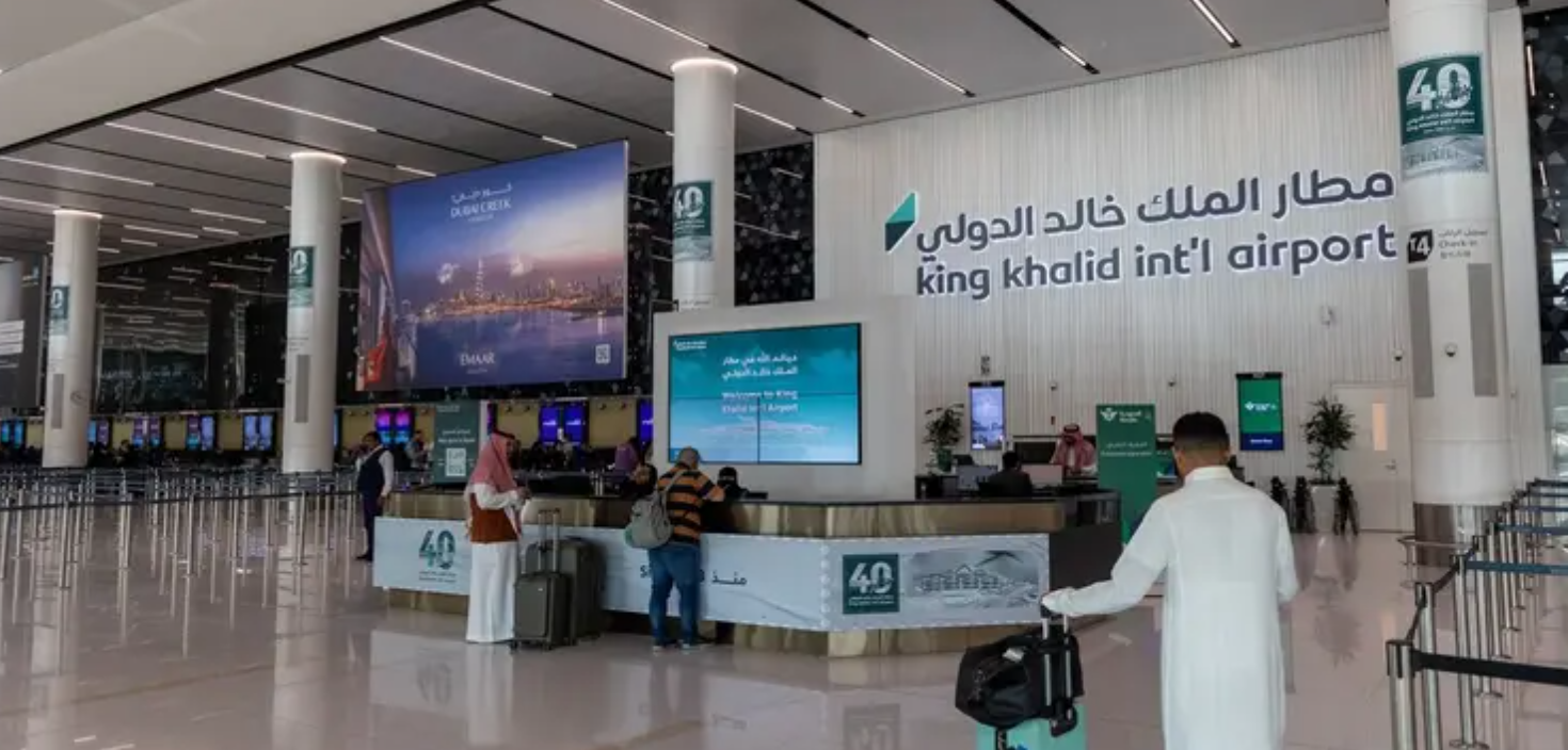 هيئة الطيران السعودي: اعتداءان على مطار الملك خالد ومقتل 3