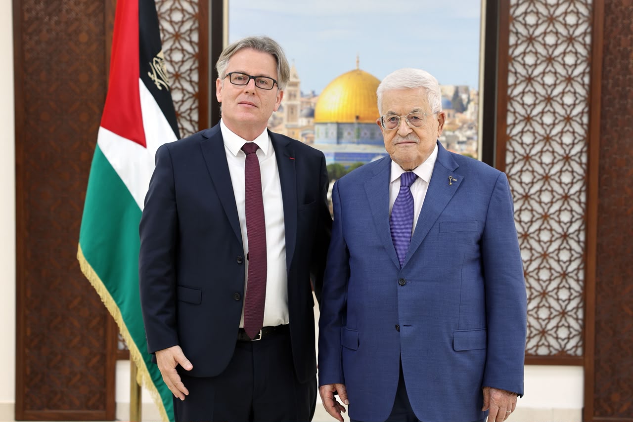 الرئيس يتقبل أوراق تعيين قنصل عام الجمهورية الفرنسية الجديد في القدس