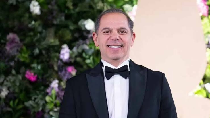 رامي إمام يحسم الجدل.. لا تراجع عن وثائقي &laquo;الزعيم&raquo; لكن التنفيذ يحتاج وقتاً