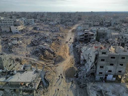 استشهاد زوجين وطفل وإصابة آخرين برصاص وقصف الاحتلال قطاع غزة