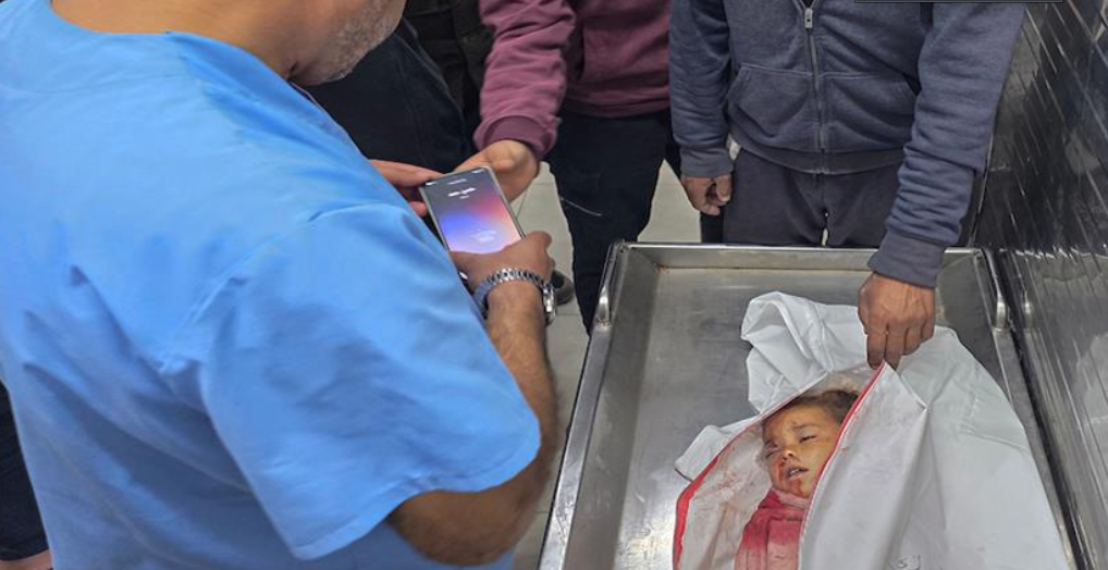 استشهاد زوجين وطفل وإصابة آخرين برصاص وقصف الاحتلال قطاع غزة