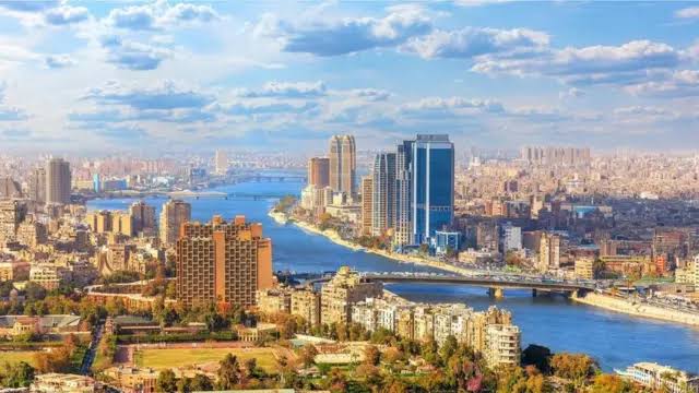 سقوط سائحتين بسبب محتوى مسيء