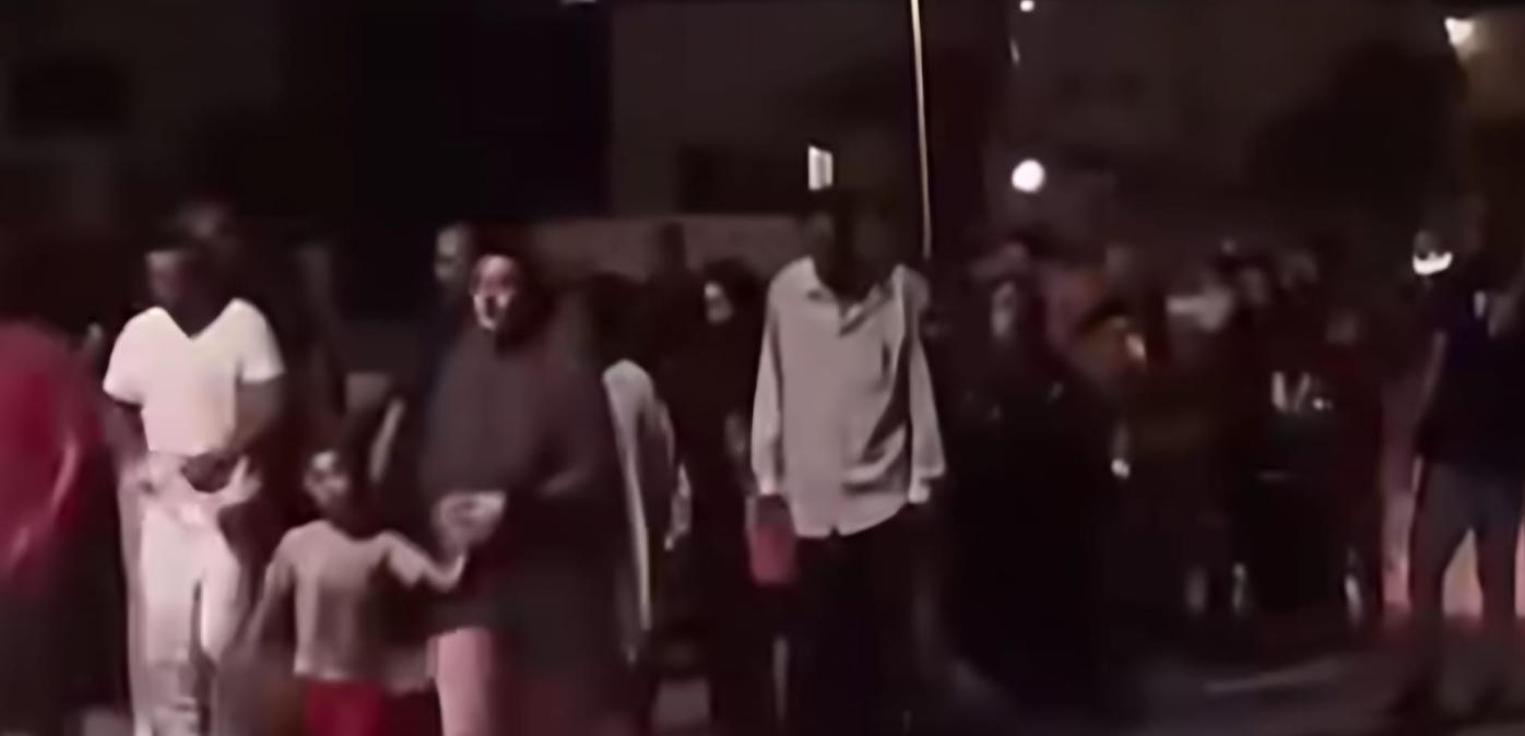 الاحتلال يجبر عشرات المواطنين على إخلاء منازلهم في الخليل